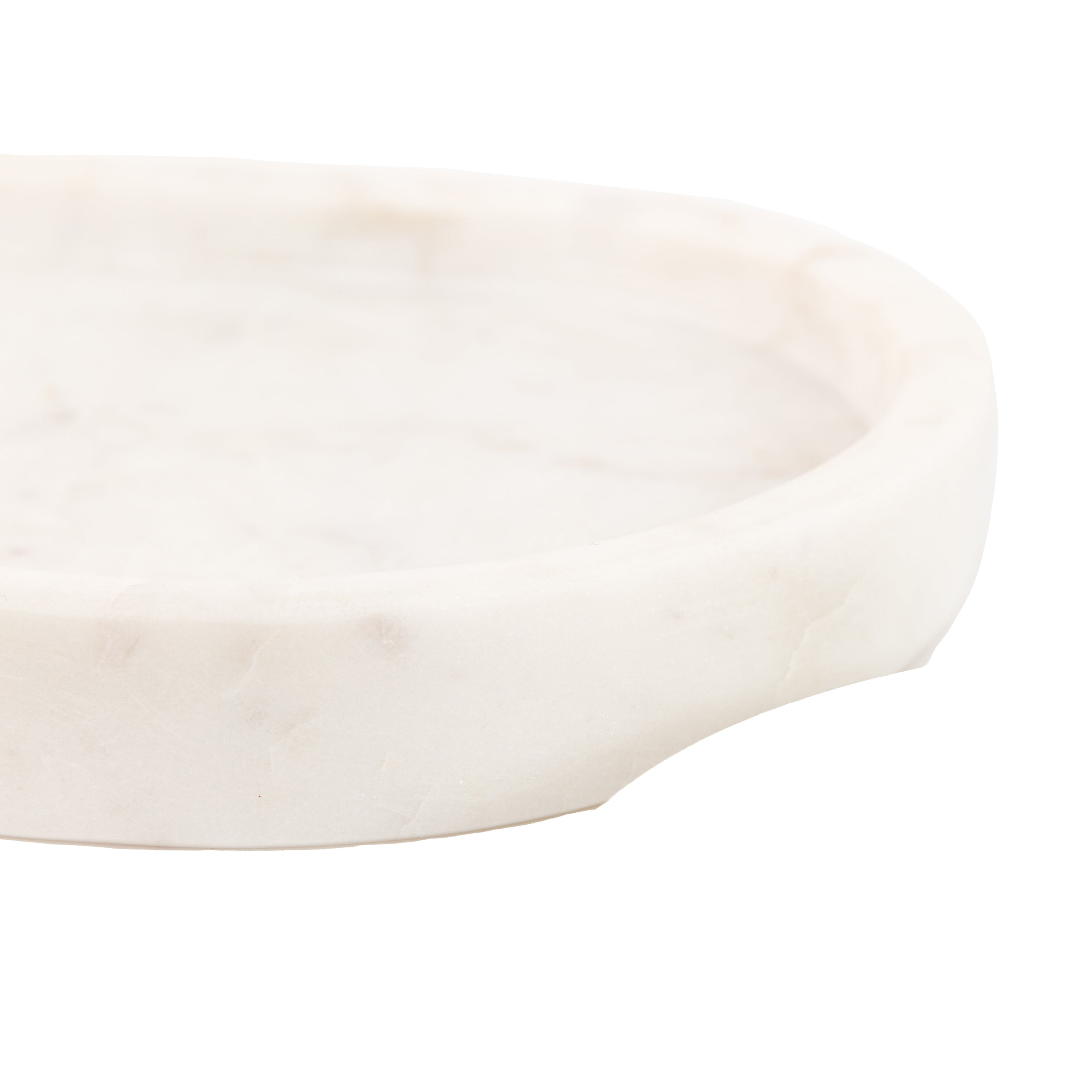Close-up of the edge of a white marble tray.