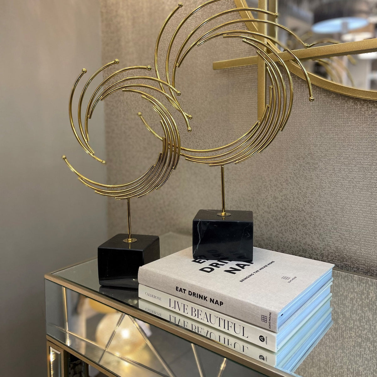Small Gold Decorum Pearl Small Gold Sculpture – Decor Lighting